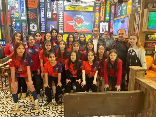 Sponsorumuz Varuna Gezgin Cafe’den Kadın Futbol Takımımıza Moral İftarı